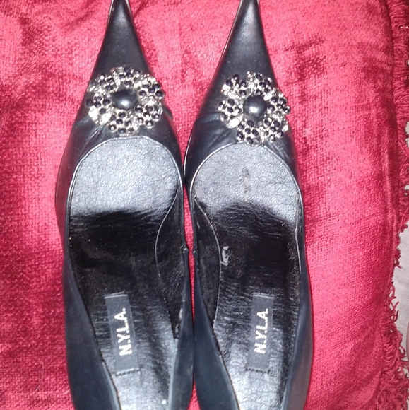 NYLA medallion pointy heels vintage - Picture 1 of 8